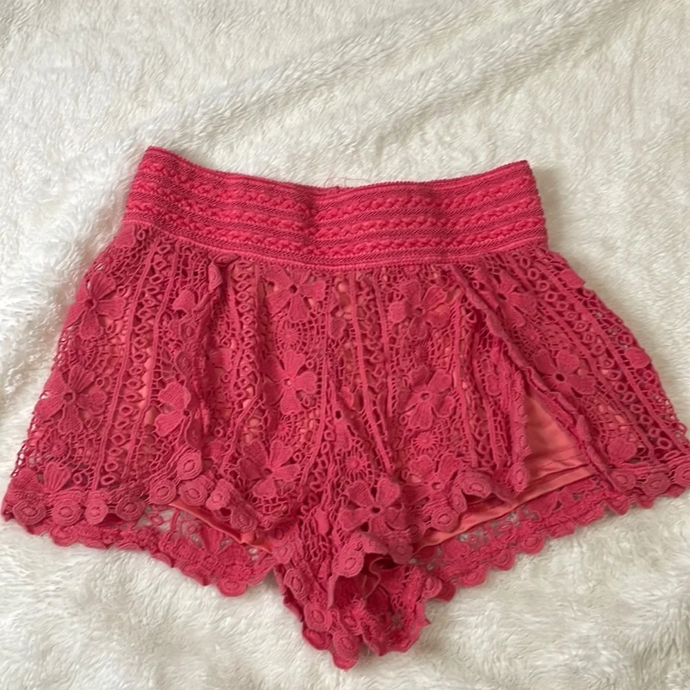 Pink‎ crochet shorts